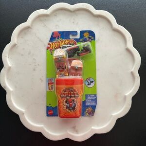 Hot Wheels Skate ~ Fire & Spice Skate Set